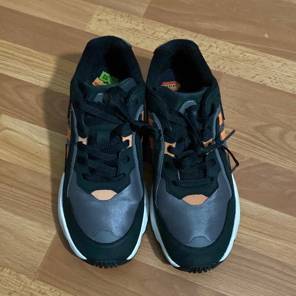 Adidas Original Torsion for Men, color Black and orange. Size 10